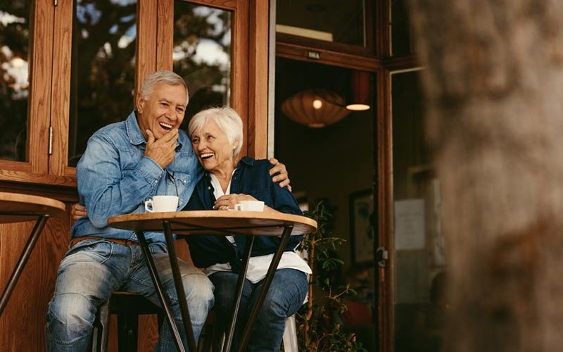 A Guide to Dating Etiquette for Seniors 2024