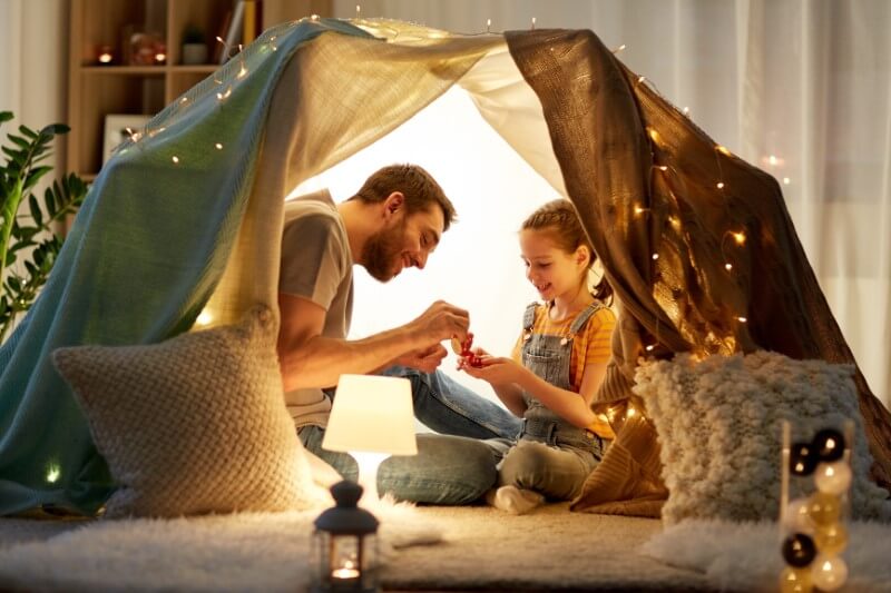 single dad has built a tent with his daughter and now has a tea party with her